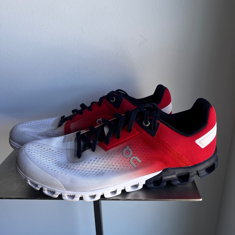 On Cloudflow Running Shoes Mens Size 9 Red White Gradient CloudTec Sneakers